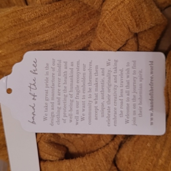 Gold Ribbed Velvet Pullover - Picture 7 of 7